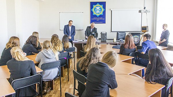 НДЕКЦ: Працівники Черкаського НДЕКЦ МВС України провели дні екскурсій з учнями Черкаського гуманітарно-правового ліцею 11-х класів