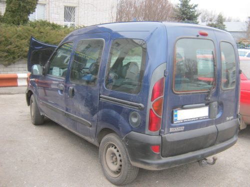 Renault Kangoo з перебитим номером та маньківчанина, що перебував в розшуку, виявили працівники сервісного центру МВС