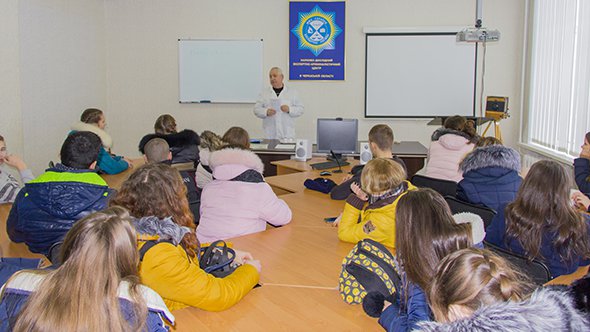 Працівники Черкаського НДЕКЦ МВС України провели екскурсію з учнями Черкаських загальноосвітніх шкіл