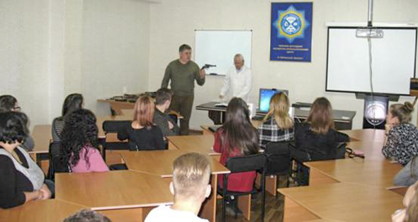 Працівники Черкаського НДЕКЦ МВС України провели екскурсію з учнями 8 класів Черкаського колегіуму «Берегиня»