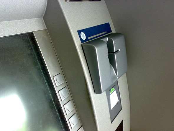 Скімінг – небезпека на банкоматах